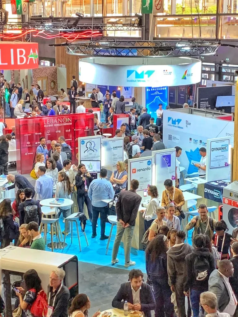 Photo du stand IMT en effervescence