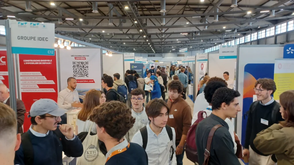 Élèves ingénieurs au forum entreprises coorganisé par IMT Mines Alès et IMT Mines Albi
