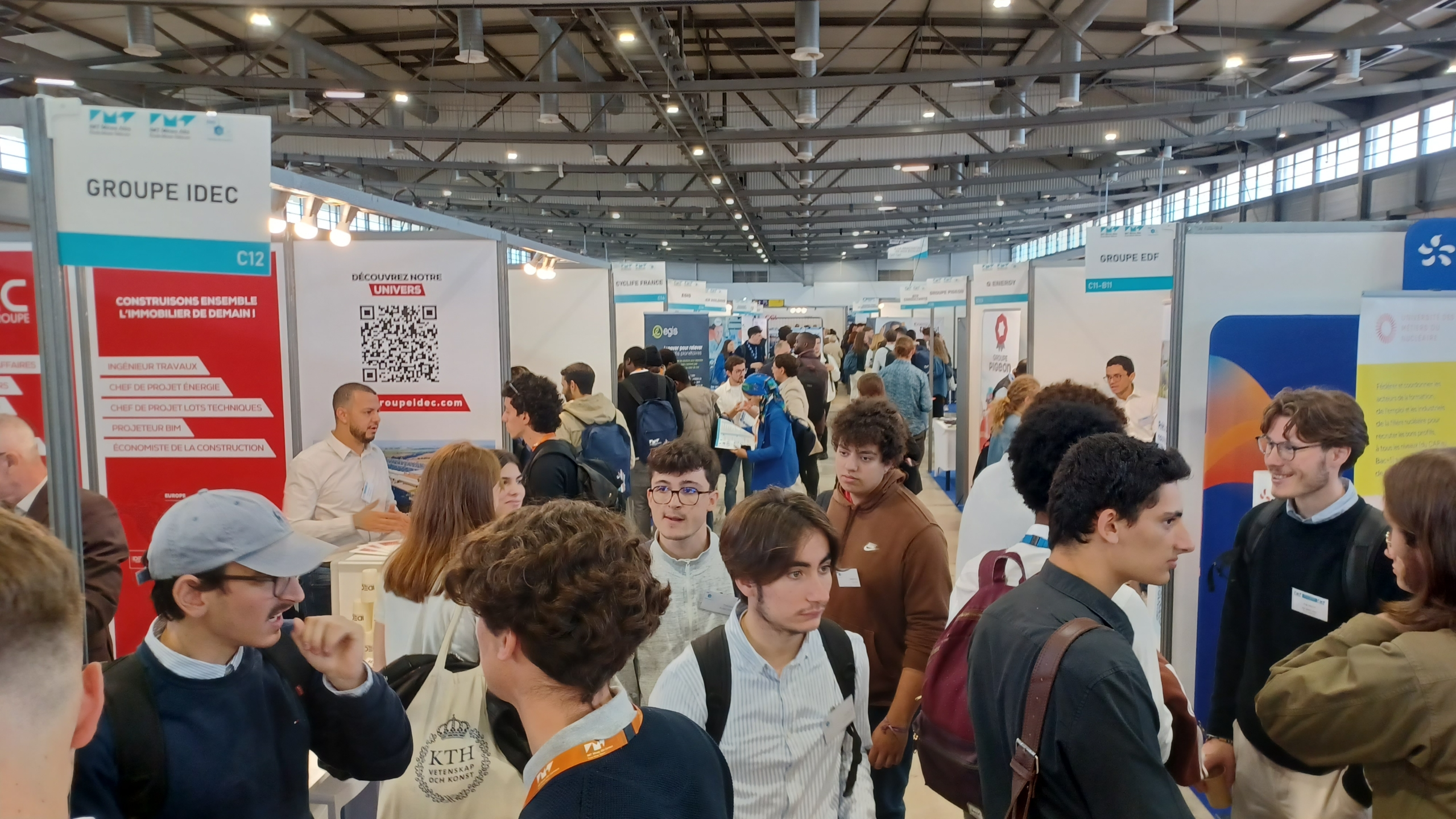 Élèves ingénieurs au forum entreprises coorganisé par IMT Mines Alès et IMT Mines Albi