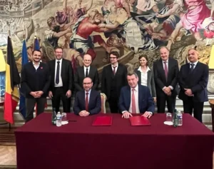 Photo de groupe des équipes de l’Institut Mines-Télécom et de la Chambre de Commerce et d’Industrie France Belgique lors de la signature du partenariat