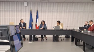 Les représentants et représentes du grand jury en pleine délibération