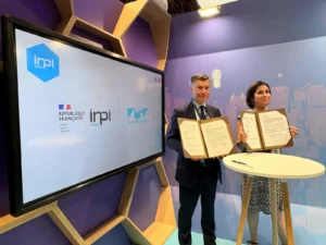 Pascal Faure, dg de l'INPI et Cécile Dubarry, DG de l'IMT ont signé le partenariat