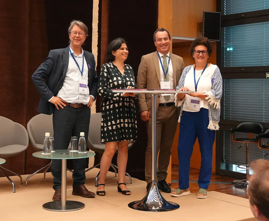 Photo de groupe des représentantes et représentants de l'IMT et des Arts et Métiers lors de la signature de partenariat