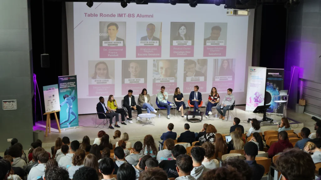 L'image représente l'amphi de rentrée et de présentation de l'année 2025.