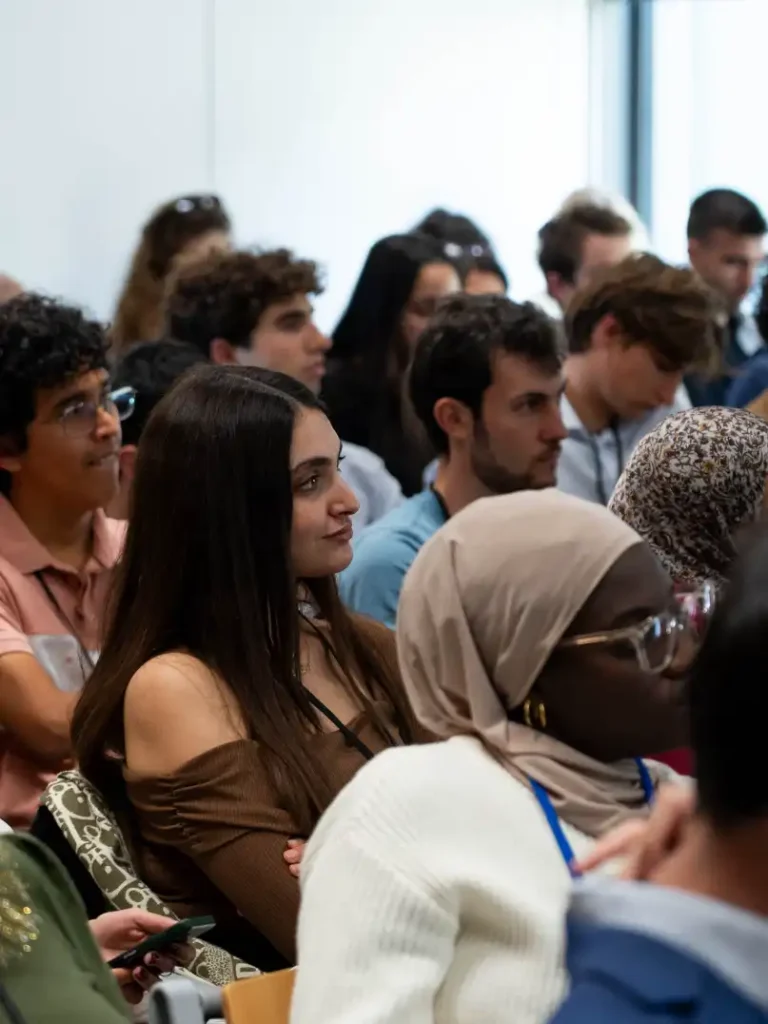 étudiantes et étudiants en amphi