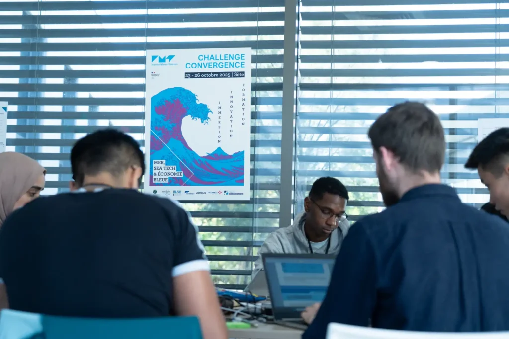 Groupe d'élèves en train de travailler