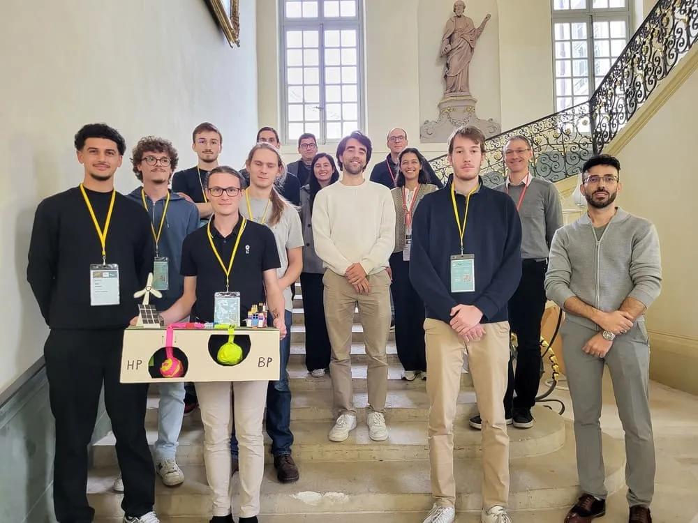 Photo de groupe de l'équipe du projet lauréat du 3e prix : Projet portant sur le stockage souterrain de l’électricité verte en forme de CO2 supercritique co-encadré notamment par Murad Abuaisha (Mines Paris)