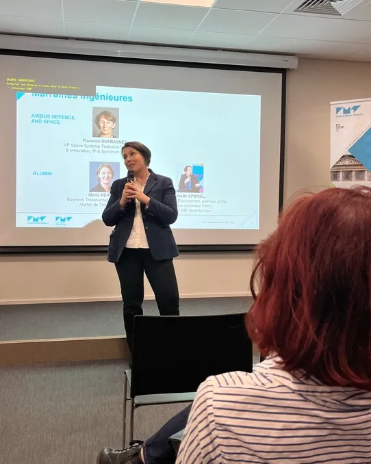 Isabelle Spiegel au micro