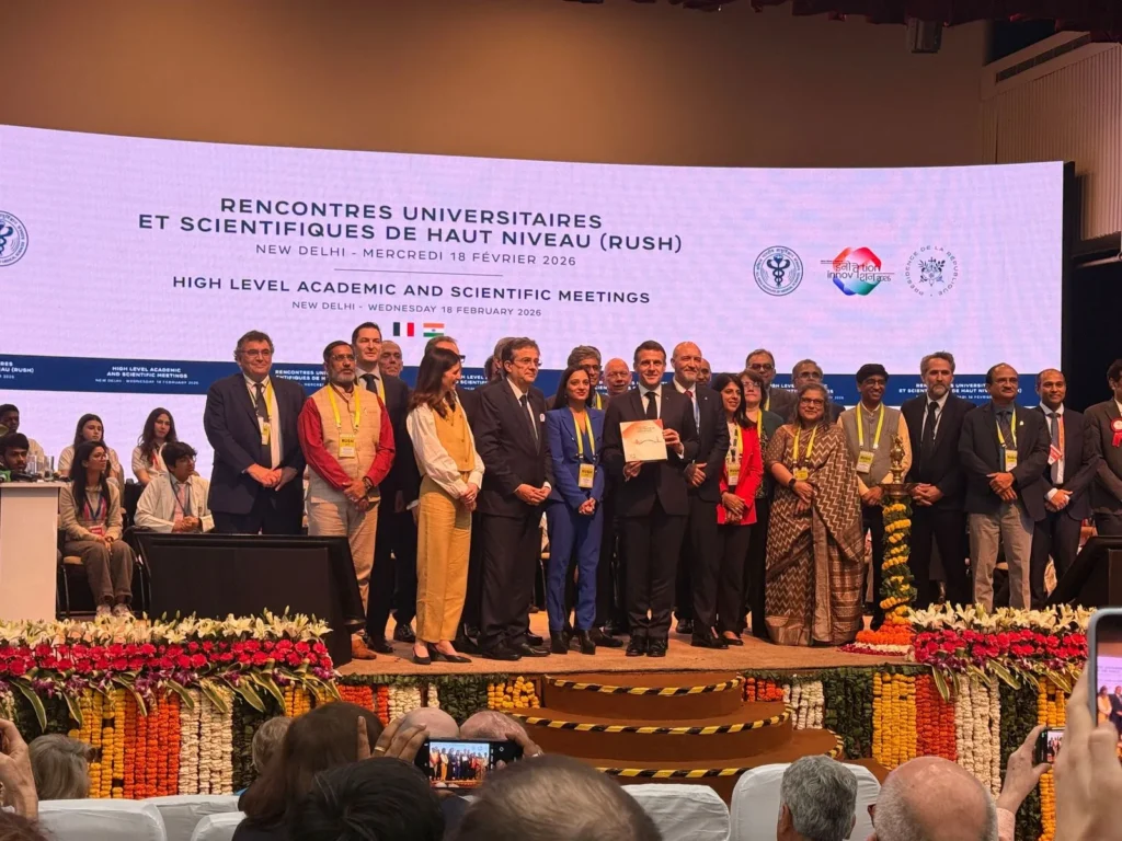 photo de groupe prise lors des journées RUSH, en présence du Président de la République