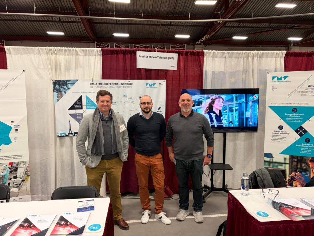 Photos de nos trois représentants au MIT Career Fair 2026