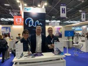 photo de groupe sur stand IMT